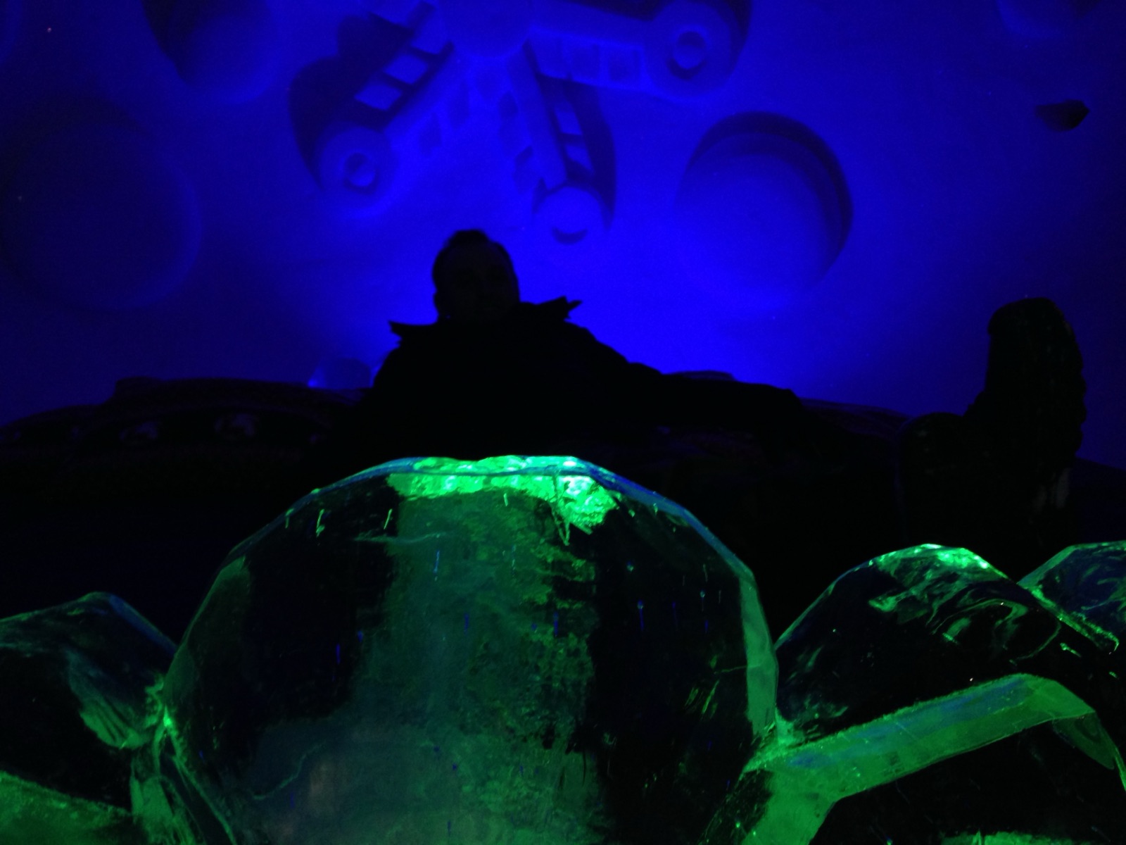 A bed of ice blocks under blue light