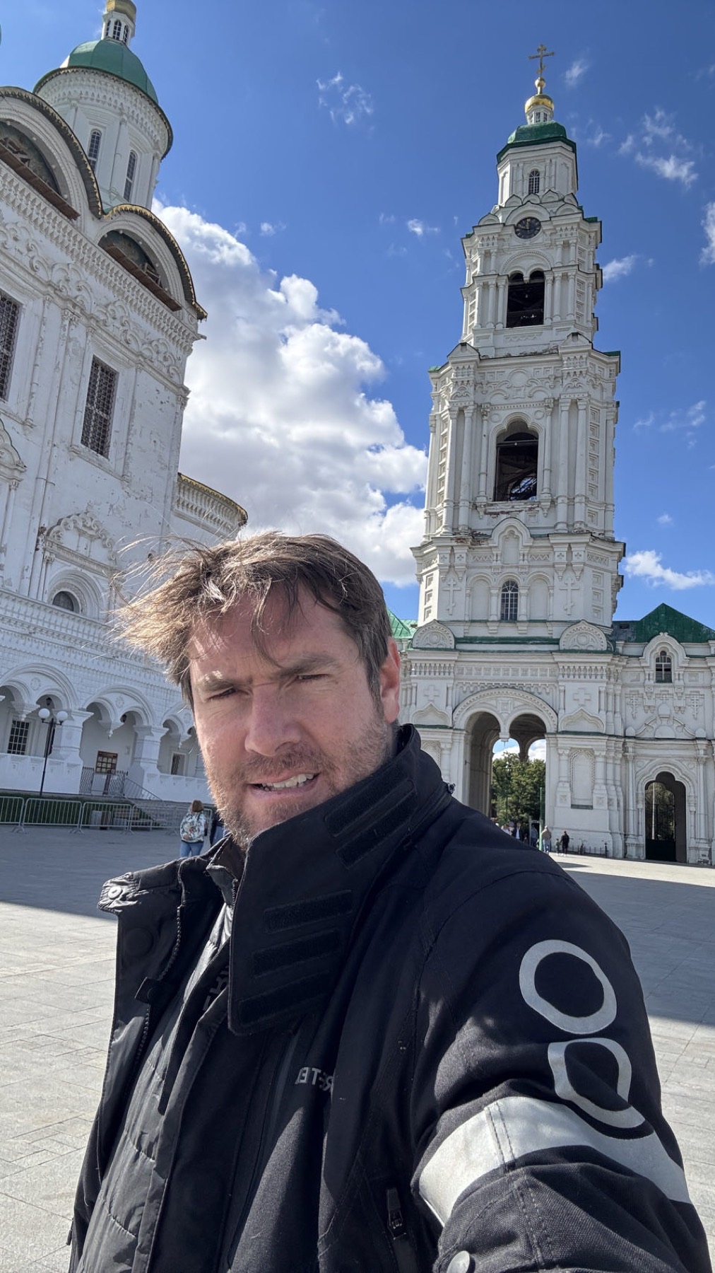 Rodrigo in front of the Astrakhan cathedral and bell tower