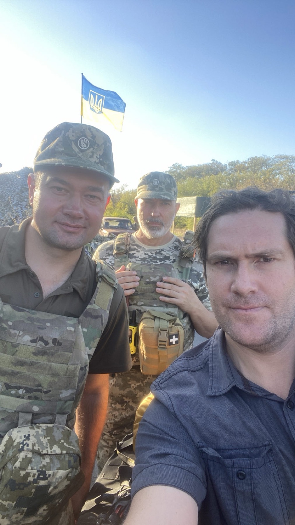 Rodrigo with two Ukrainian soldiers